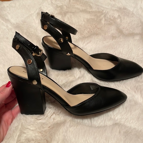 Nine West block heels- size 7 1/2- gold studs- color black - Picture 2 of 5
